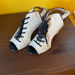 Juicy Couture Women's Cream Sandals